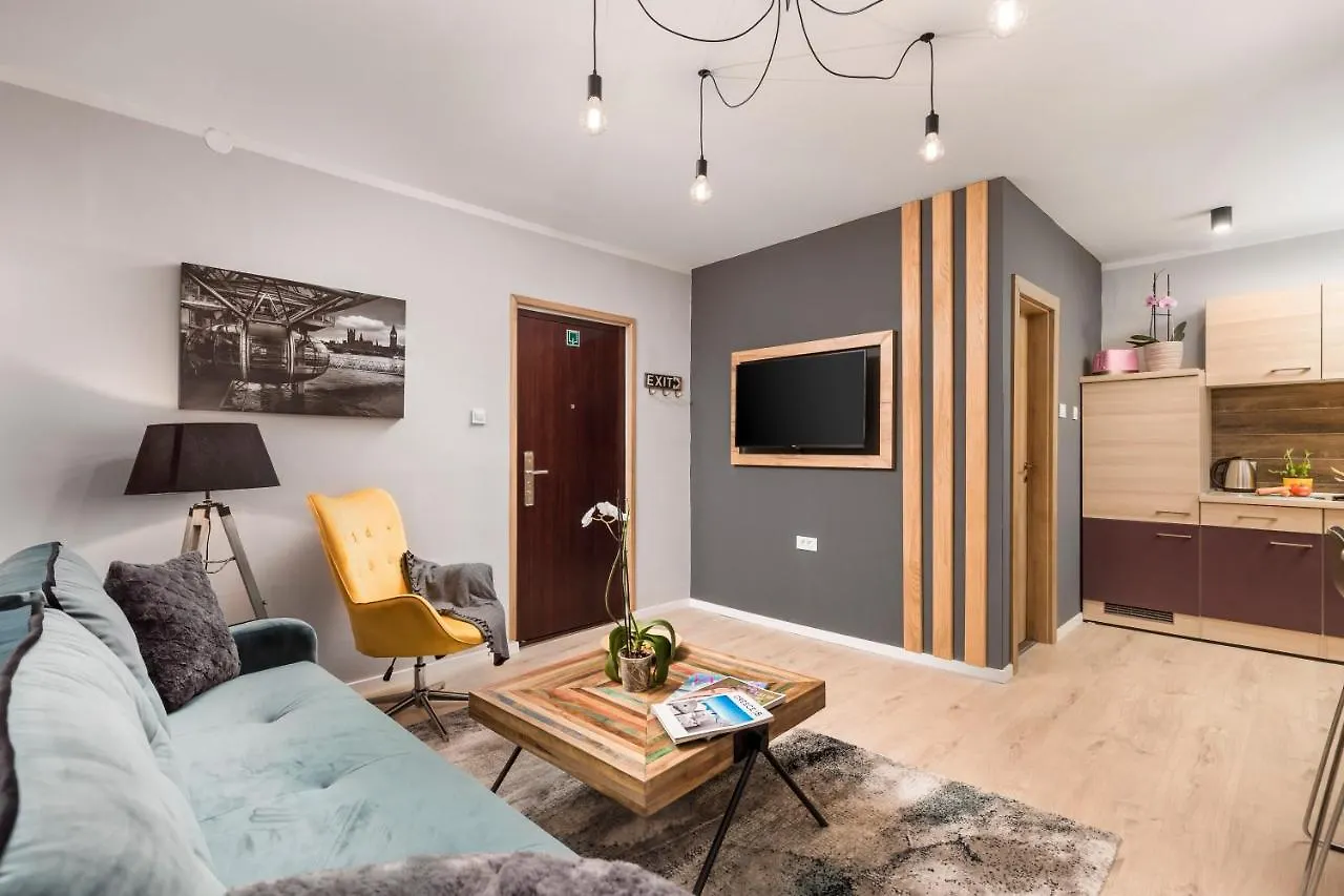 4 Season Apartments location